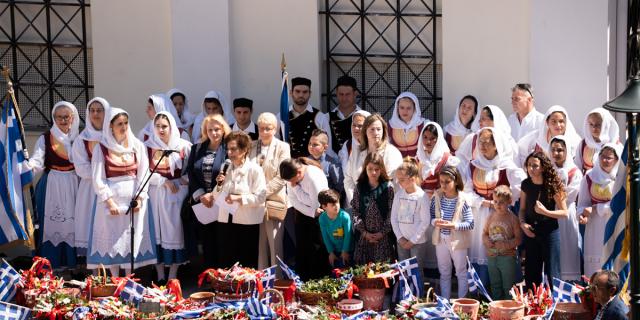 «Ανάστα ο Θεός» στην Πλατεία Καμπάνας – Το Λύκειο Ελληνίδων Αργοστολίου συνεχίζει την παράδοση