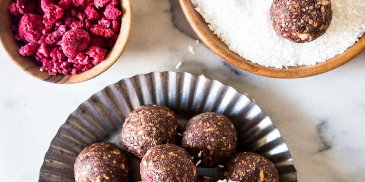 Energy Balls με raspberries και κακάο