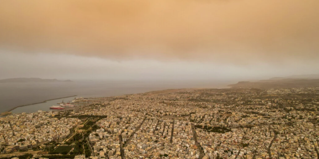 Ο ουρανός της Ευρώπης γίνεται πορτοκαλί – Τεράστιο νέφος σκόνης από τη Σαχάρα βρίσκεται καθ’οδόν