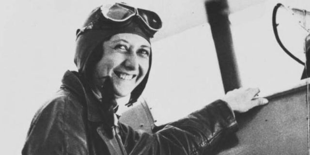 Maude Lores Bonney: Το doodle της Google για την πρώτη γυναίκα πιλότο -Πέταξε ολομόναχη από την Αυστραλία στην Αγγλία