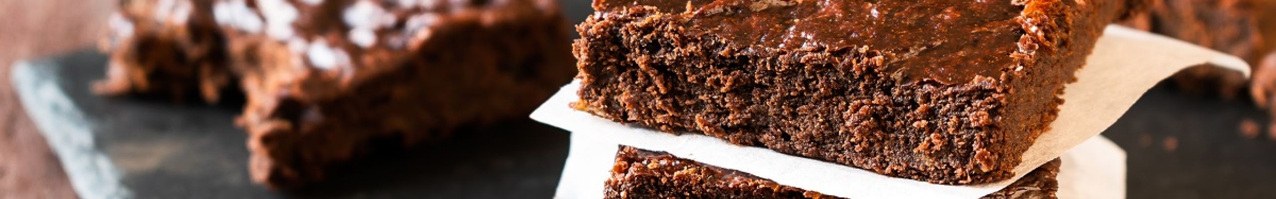 Πεντανόστιμο vegan brownie χωρίς ζάχαρη μόνο με 3 υλικά