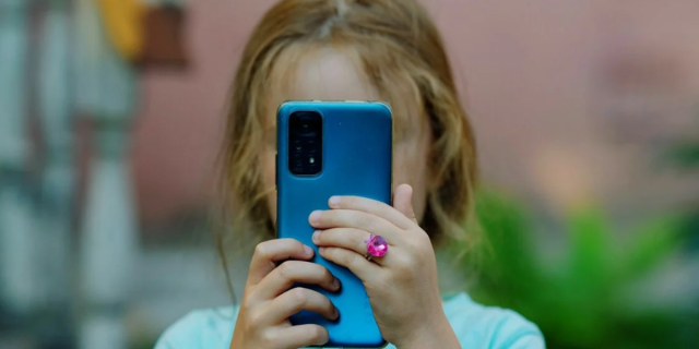 EU KIDS Act: Την Πέμπτη ανακοινώνεται το νέο πλαίσιο της ΕΕ για παιδιά και social media