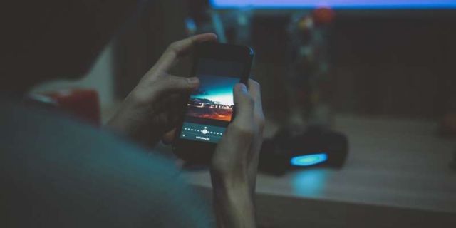 Σχεδόν διπλασιάστηκε ο εθισμός των εφήβων στο διαδίκτυο λόγω lockdown – Τι δείχνει έρευνα του ΕΚΠΑ