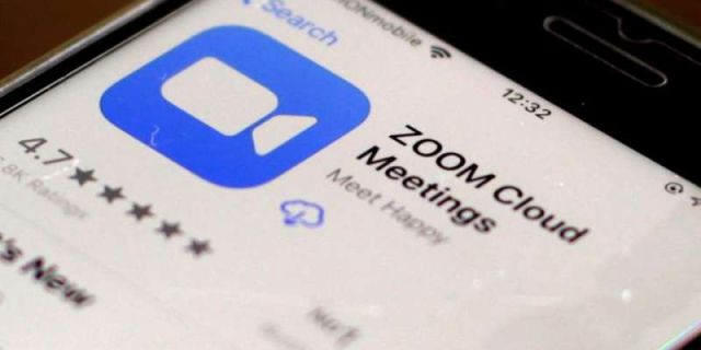 Χάκερς και τρολ «ρίχνουν» τη δημοφιλέστερη πλατφόρμα βιντεοδιασκέψεων