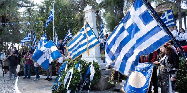Κατάθεση στεφάνων στο Μνημείο Ηρώων στο Νάπιερ [25.03.2026]