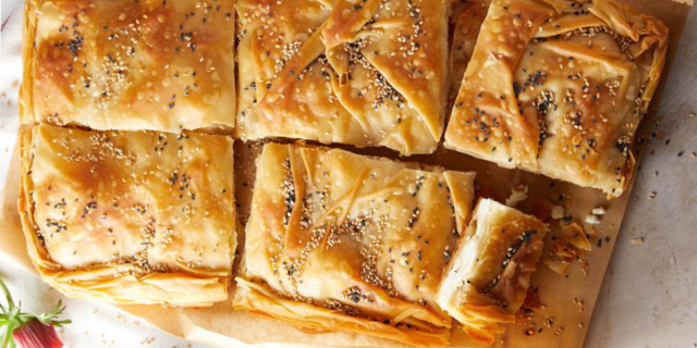 Τυρόπιτα με πικάντικη φέτα, γραβιέρα, γιαούρτι και σπιτικό φύλλο