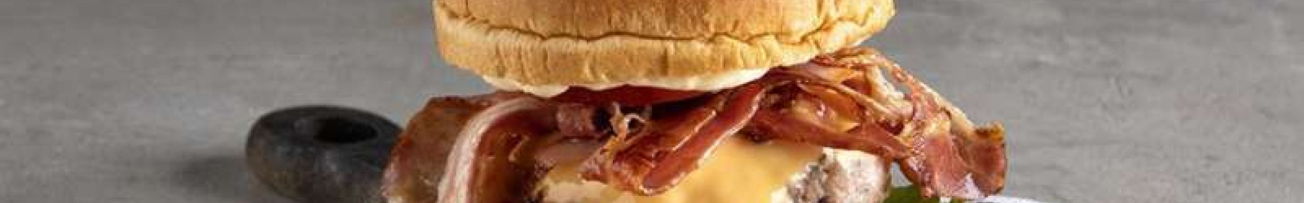 Τι μαγειρεύουμε σήμερα; Cheeseburger από τον Άκη!