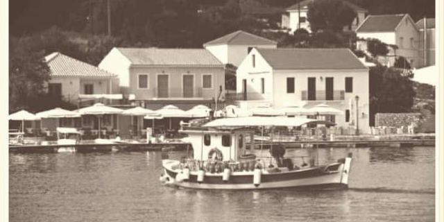 Τα καΐκια στο γραφικό Φισκάρδο του τότε…