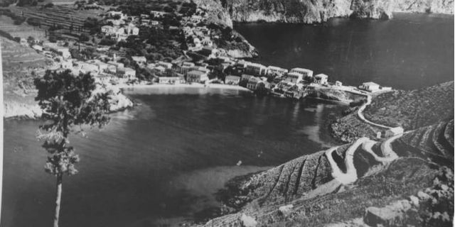 Ασπρόμαυρη φωτογραφία της Άσσου