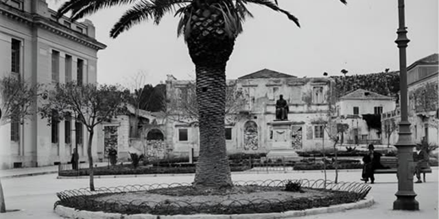 ΡΕΤΡΟ: Πλατεία Βαλλιάνου 1945