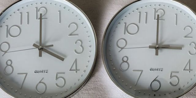 Αλλαγή ώρας 2026: Πότε βάζουμε τα ρολόγια μία ώρα πίσω
