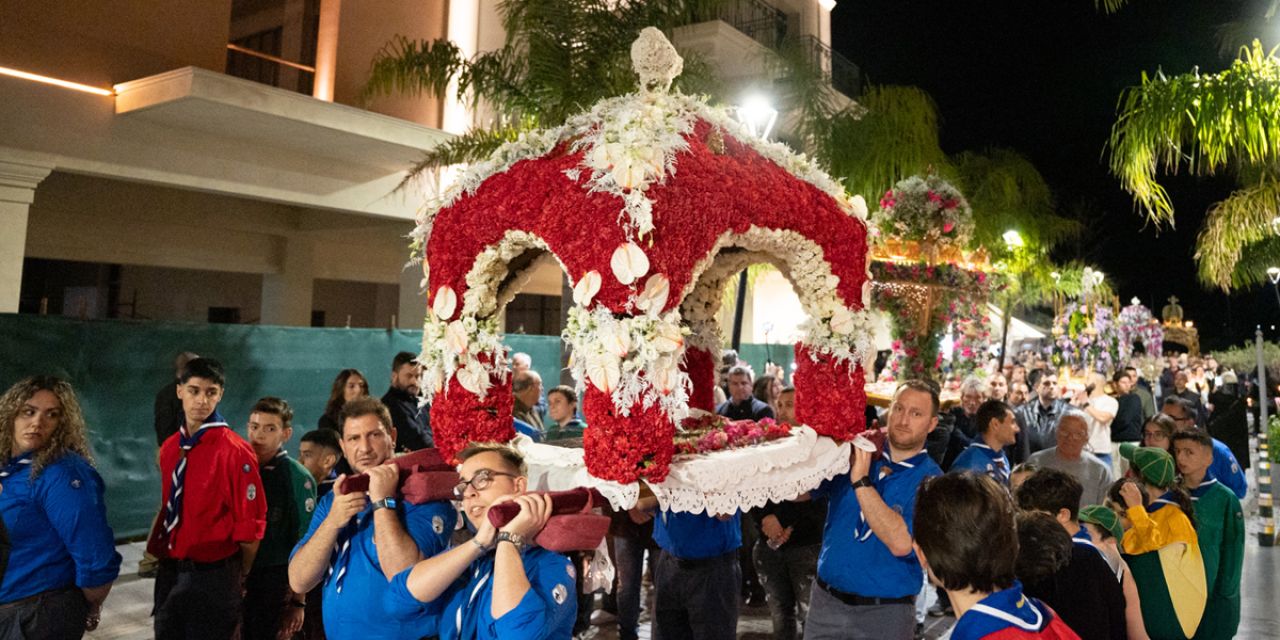 Αναδρομή στην περιφορά Επιταφίων στο Αργοστόλι