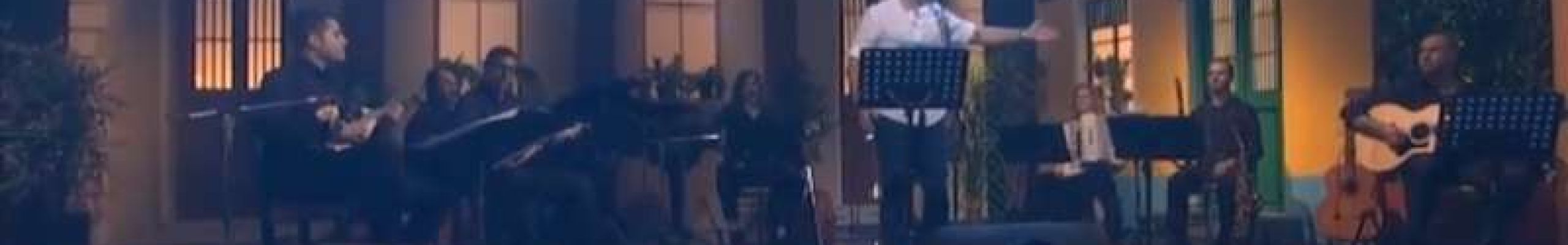 Ο Άγγελος Ανδρεάτος εντυπωσιάσε με τις ερμηνείες του στην εκπομπή «Η αυλή των χρωμάτων»