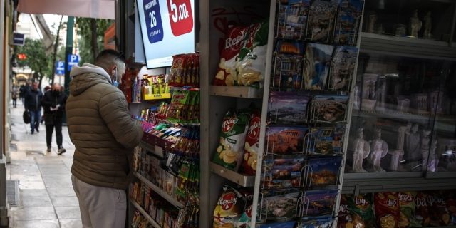 Τέλος στην πώληση καπνικών και αλκοόλ σε ανηλίκους – Πώς θα γίνεται ο έλεγχος