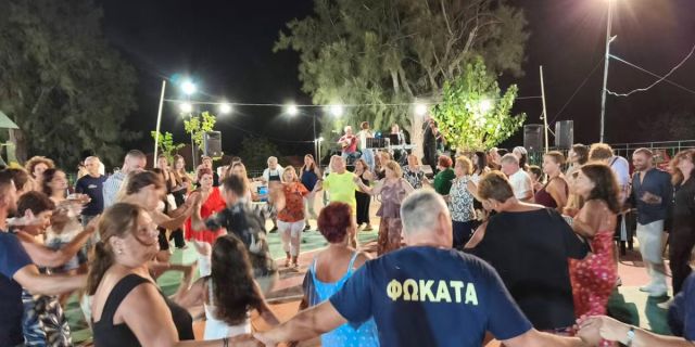Όλοι βρέθηκαν στον Άγιο Νικόλαο Ελειού Πρόννων για το λαμπρό κεφαλονίτικο πανηγύρι