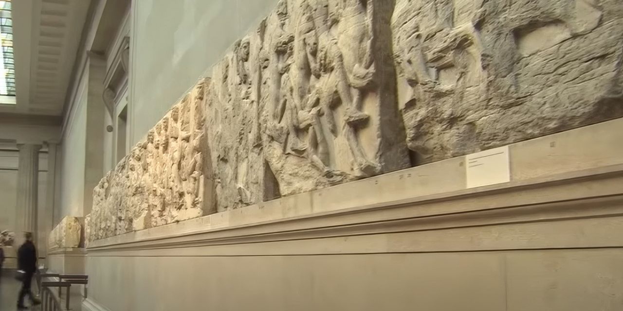 Η Βρετανία δανείζει τα Γλυπτά του Παρθενώνα σε μουσείο της… Φρανκφούρτης