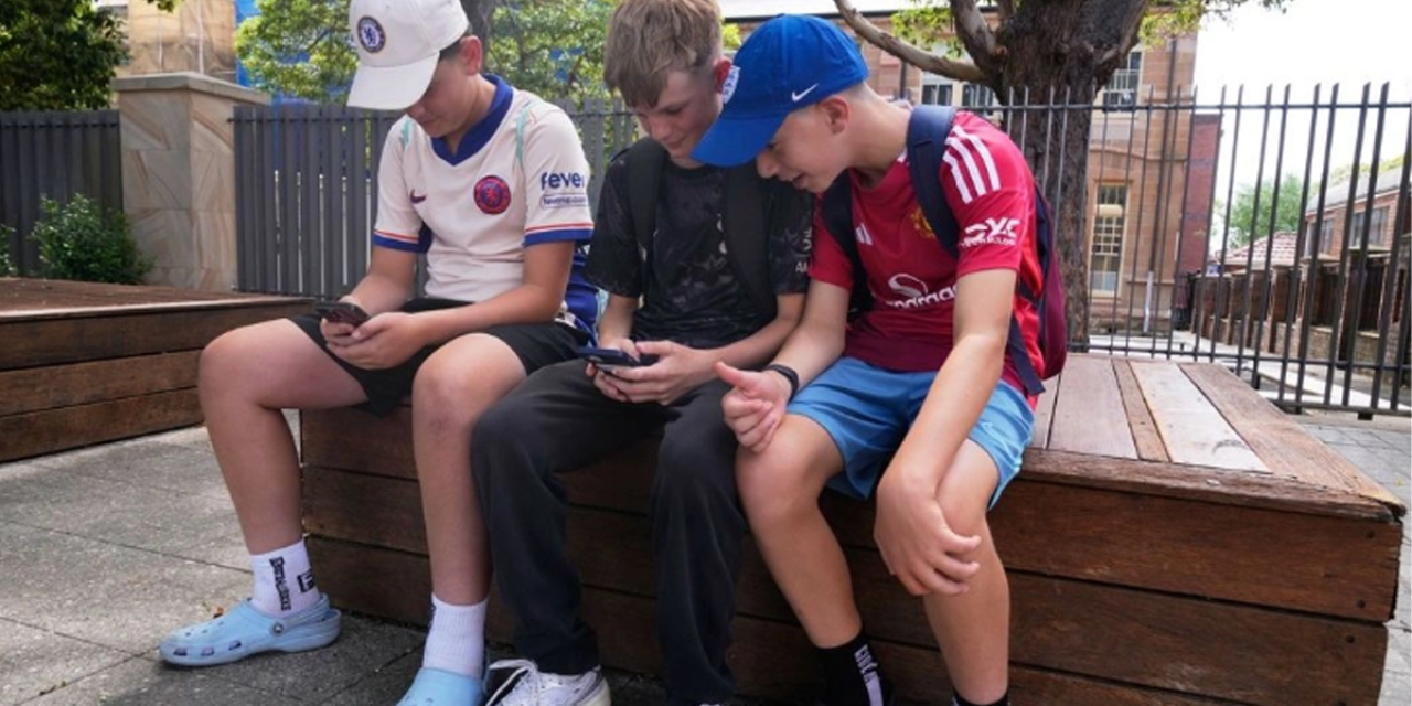 Το 70% των εφήβων στην Αυστραλία διατήρησε τα social media παρά την απαγόρευση, διαπίστωσε έρευνα