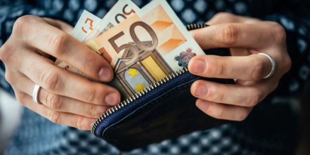 Από 1η Μαΐου στα 713 ευρώ ο κατώτατος μισθός – Στο 9,7% έφτασε η αύξηση το 2022