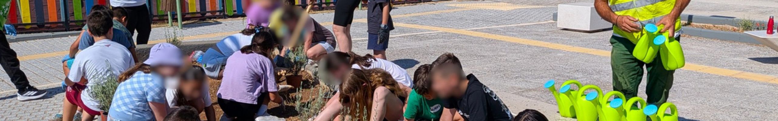 Δράση δεντροφύτευσης των μαθητών του Δημοτικού Σχολείου Κεραμειών στη νέα πλατεία