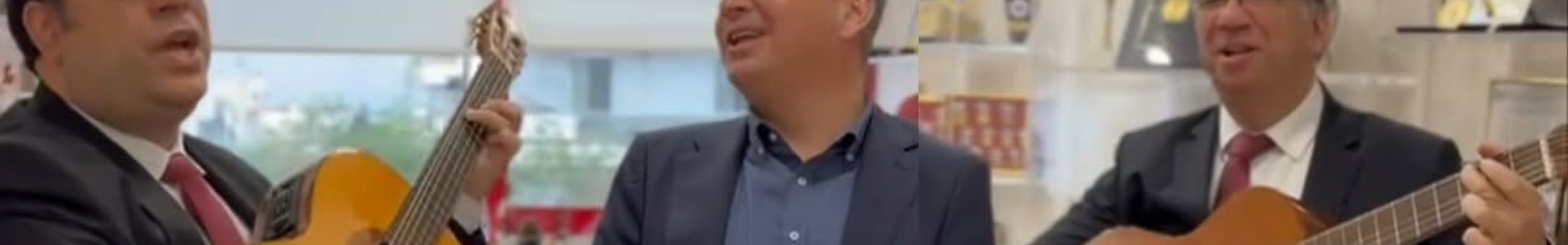 Τα κάλαντα από τους αδελφούς Καραβιώτη