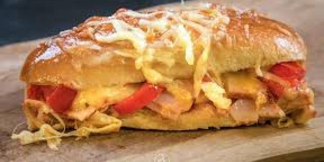 Συνταγή για pizza sandwich με τυρί και σαλάμι