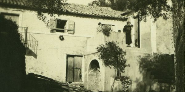 Φωτογραφία του 1930: “Ένα σπίτι στη Λειβαθώ”