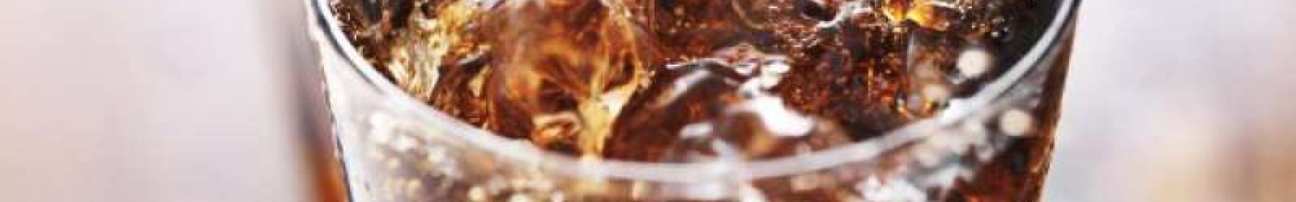 Αναψυκτικά με ζάχαρη: Να γιατί πρέπει να τα αποφεύγετε