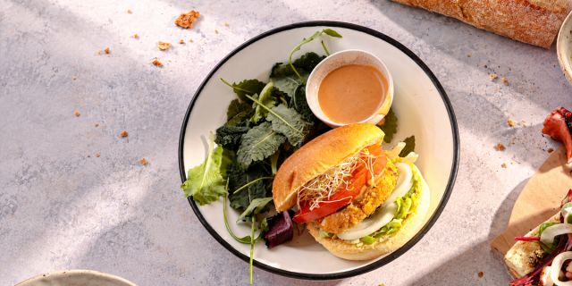 Veggie burger με «μπιφτέκι» από όσπρια και γλυκοπατάτες