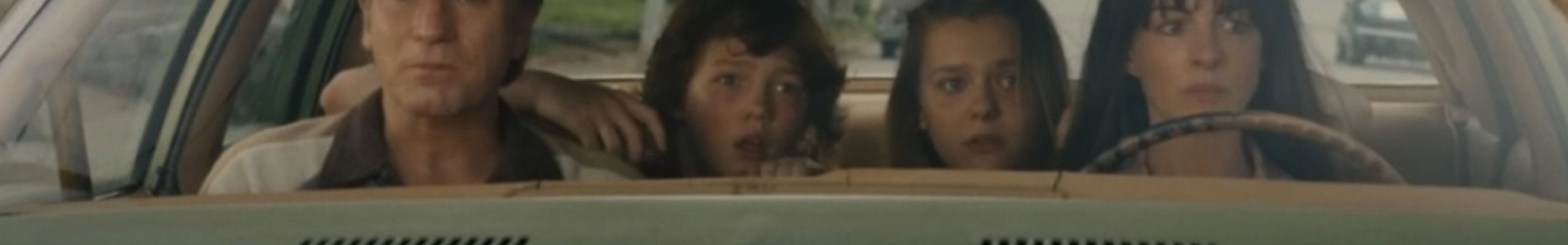 Κυκλοφόρησε το τρέιλερ του «The End of Oak Street» με την Αν Χάθαγουεϊ και τον Γιούαν ΜακΓκρέγκορ