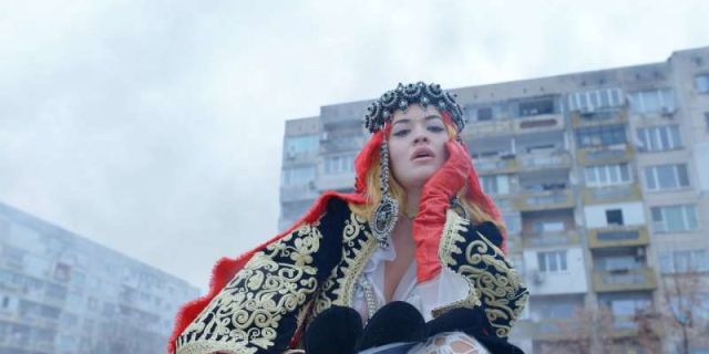 Η Rita Ora επέστρεψε δυναμικά στη μουσική βιομηχανία με το τραγούδι της "Big"