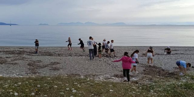 Εθελοντικός καθαρισμός στην Παραλία Αράγια από το Δημοτικό Σχολείο Πόρου