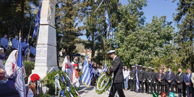 Κατάθεση στεφάνων στο Μνημείο Ηρώων στο Ναπιέρ [25.03.2022]