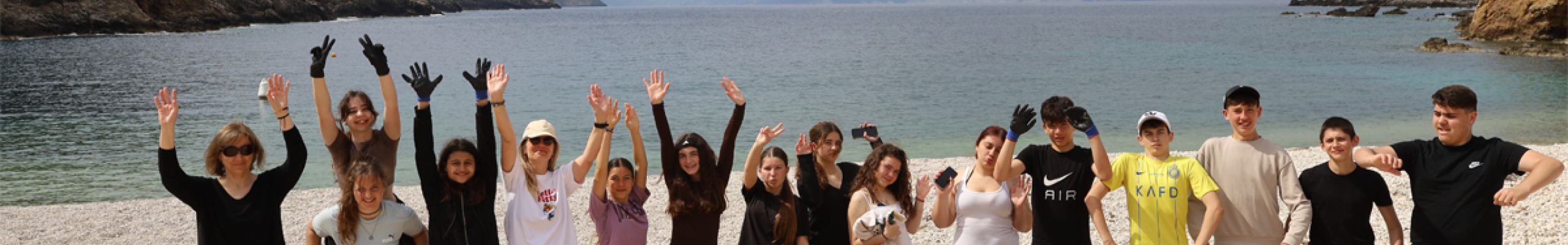 Καθαρισμός και καταγραφή απορριμμάτων στην παραλία Αγία Ιερουσαλήμ από το Γυμνάσιο Μεσοβουνίων με Λυκειακές Τάξεις