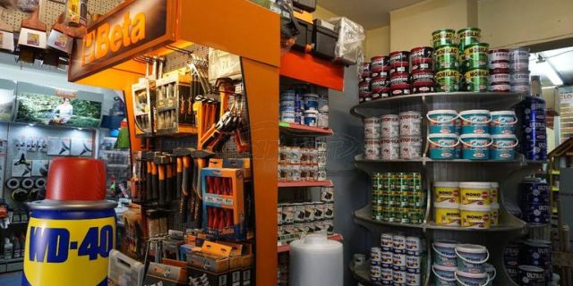 Αγγελία: Ζητείται υπάλληλος σε χρωματοπωλείο