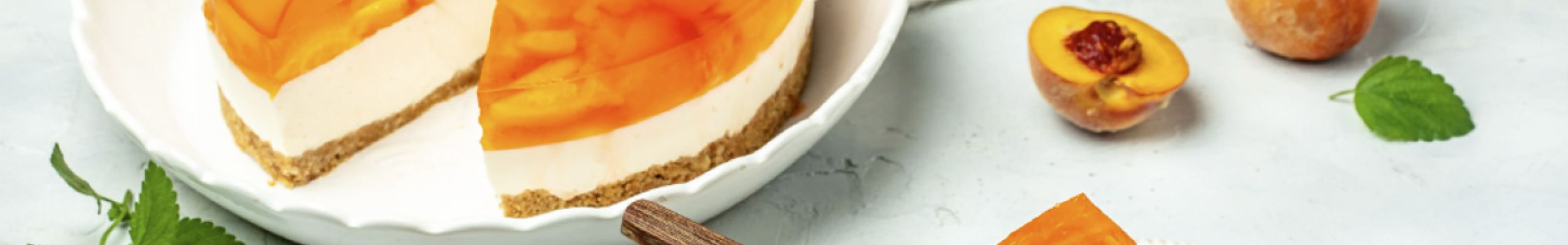 Cheesecake με ροδάκινα: Το πιο δροσερό γλυκό του καλοκαιριού