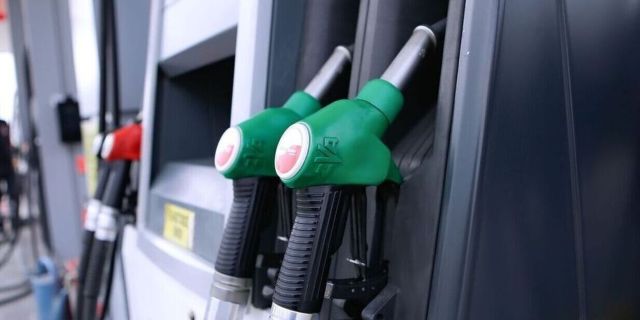 «Ράλι» αυξήσεων στη βενζίνη: Πώς έσπασε το «φράγμα» των 2 ευρώ
