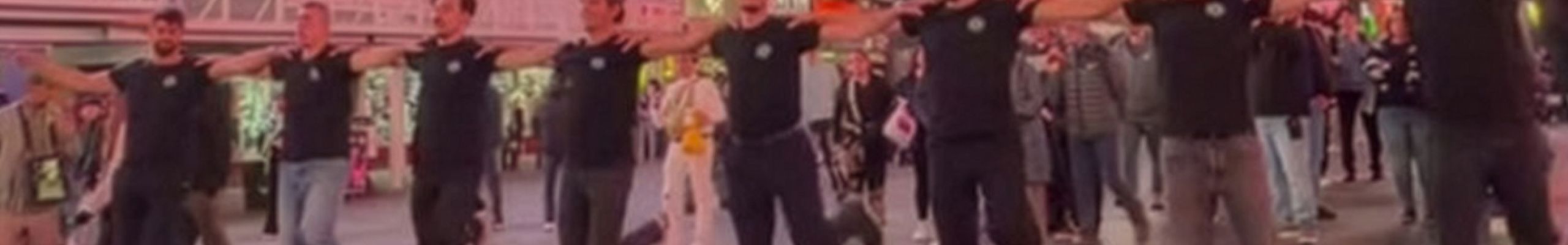 Χόρεψαν πεντοζάλι στην καρδιά της Times Square