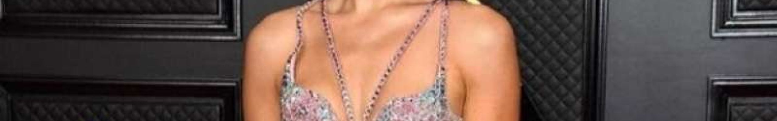 Η εμφάνιση της Dua Lipa στα φετινά Grammys απέδειξε ότι η παγκόσμια pop σκηνή της ανήκει