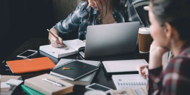 Τα κινητά τηλέφωνα μειώνουν την νοητική επίδοση ακόμα κι όταν είναι απενεργοποιημένα, σύμφωνα με έρευνα
