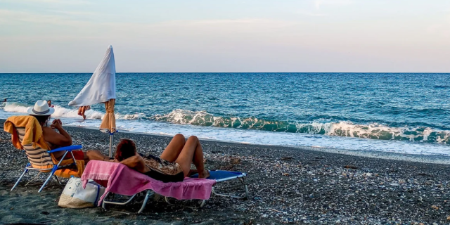 Κοινωνικός τουρισμός 2026: Οι νέοι κανόνες και οι 300.000 δικαιούχοι για τις επιταγές