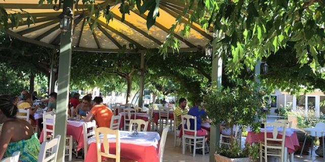 Εστιατόριο στα Διβαράτα αναζητά προσωπικό