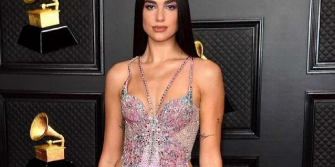 Η εμφάνιση της Dua Lipa στα φετινά Grammys απέδειξε ότι η παγκόσμια pop σκηνή της ανήκει