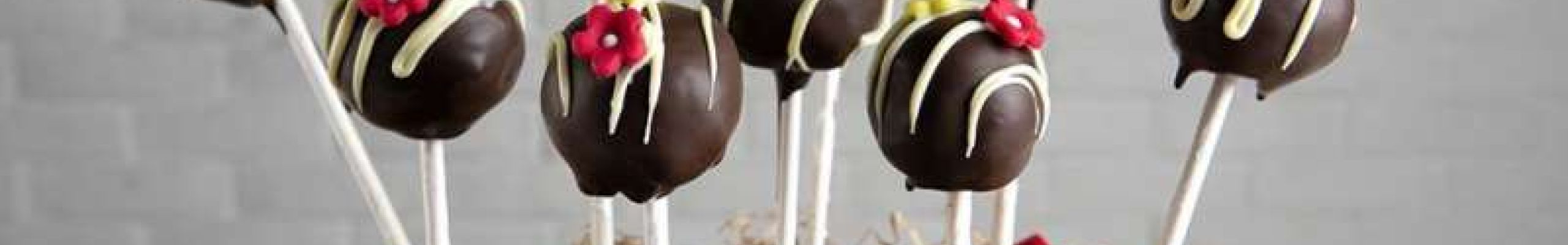 Λαχταριστά Cake pops με πασχαλινά κουλουράκια