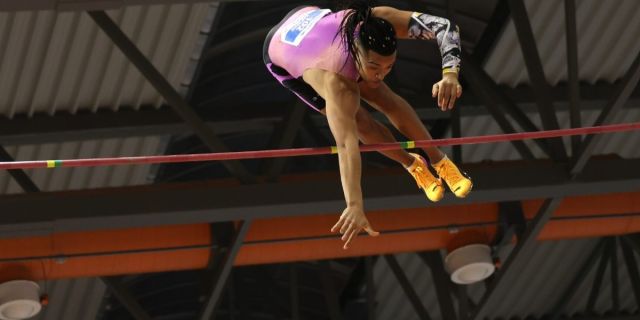 Γράφει ιστορία ο Καραλής: «Πέταξε» στα 6,17 μέτρα και «έσπασε» πανελλήνιο ρεκόρ