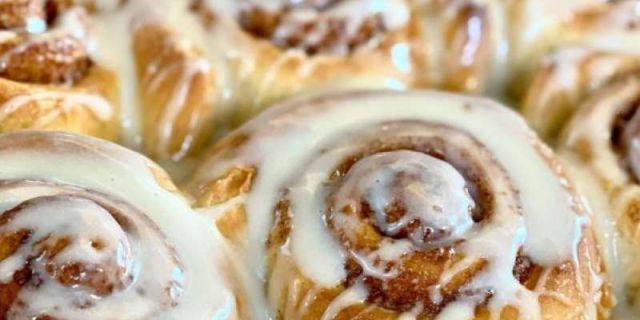 Τα πιο νόστιμα cinammon rolls από την  Υβόννη Μπόσνιακ!