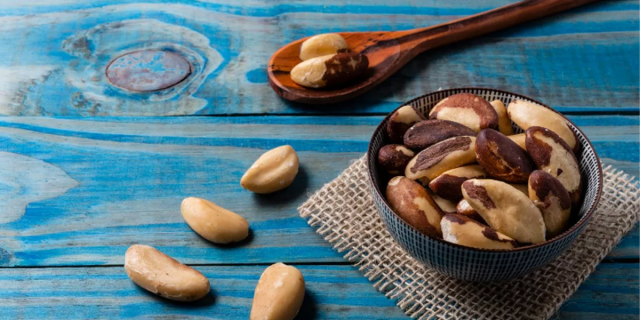 Ο εξωτικός καρπός που «αγαπά» τον θυρεοειδή, θωρακίζει την καρδιά και ενισχύει το νου