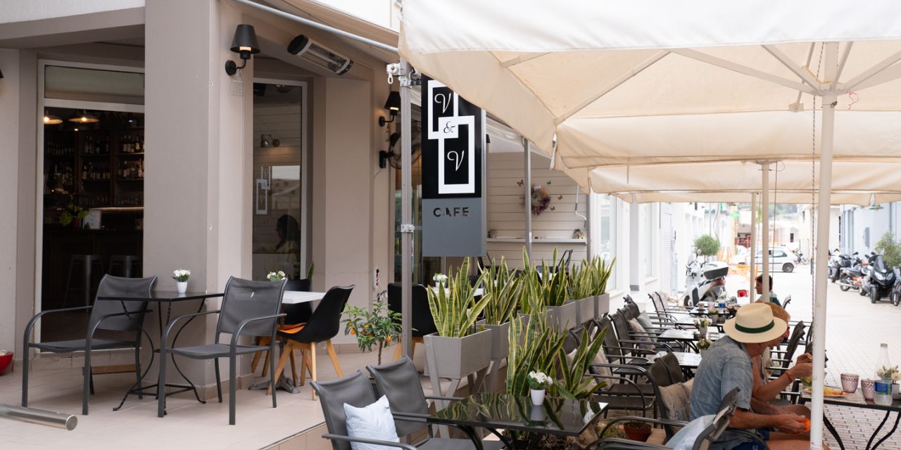 To νέο κατάστημα στο Αργοστόλι  «V & V Cafe snack bar & more»