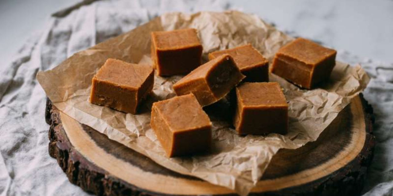 Συνταγή για fudge καραμέλας με 5 υλικά