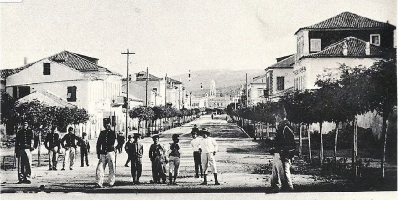 Ρετρό: Δείτε μια φωτογραφία από την οδό Ριζοσπαστών του 1907 στο Αργοστόλι!