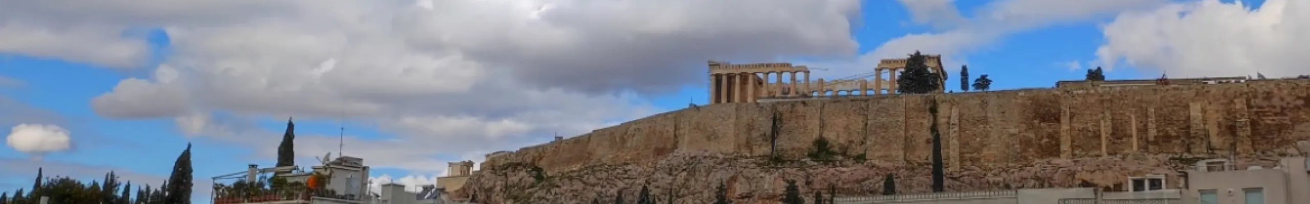 Καιρός Πάσχα: Με ισχυρούς ανέμους, διακυμάνσεις θερμοκρασίας και βροχές έως και την Κυριακή